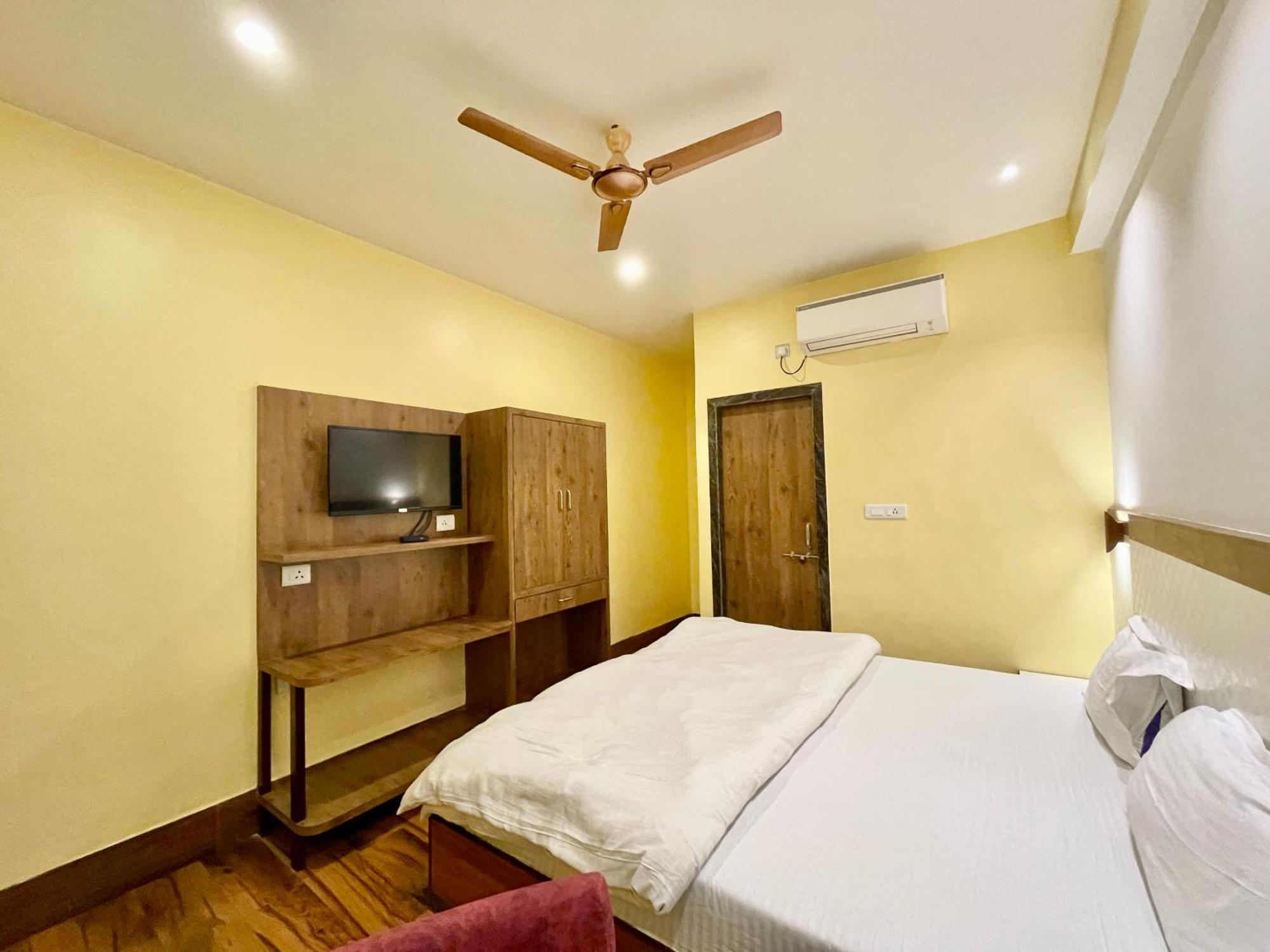 Hotel Shivam ! Varanasi होटल शिवम హోటల్ శివం ஹோட்டல் சிவம் Foreigner'S Choice ! Fully Air-Conditioned Hotel With Lift & Parking Availability, Near Kashi Vishwanath Temple, And Ganga Ghat, Best Hotel In Varanasi 2 Exterior foto