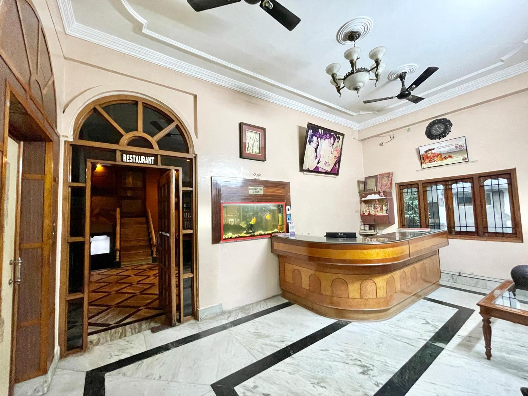 Hotel Shivam ! Varanasi होटल शिवम హోటల్ శివం ஹோட்டல் சிவம் Foreigner'S Choice ! Fully Air-Conditioned Hotel With Lift & Parking Availability, Near Kashi Vishwanath Temple, And Ganga Ghat, Best Hotel In Varanasi 2 Exterior foto