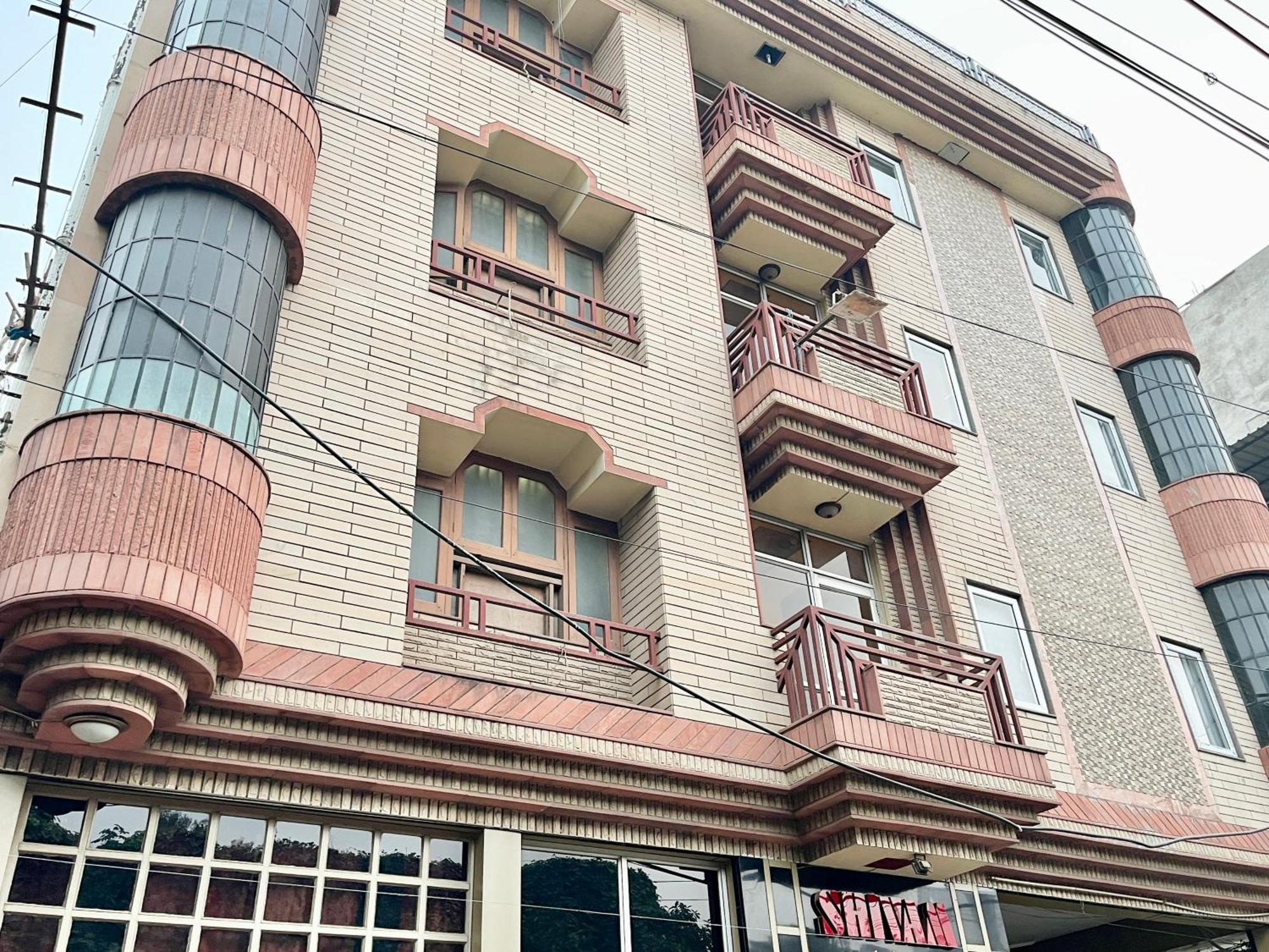 Hotel Shivam ! Varanasi होटल शिवम హోటల్ శివం ஹோட்டல் சிவம் Foreigner'S Choice ! Fully Air-Conditioned Hotel With Lift & Parking Availability, Near Kashi Vishwanath Temple, And Ganga Ghat, Best Hotel In Varanasi 2 Exterior foto