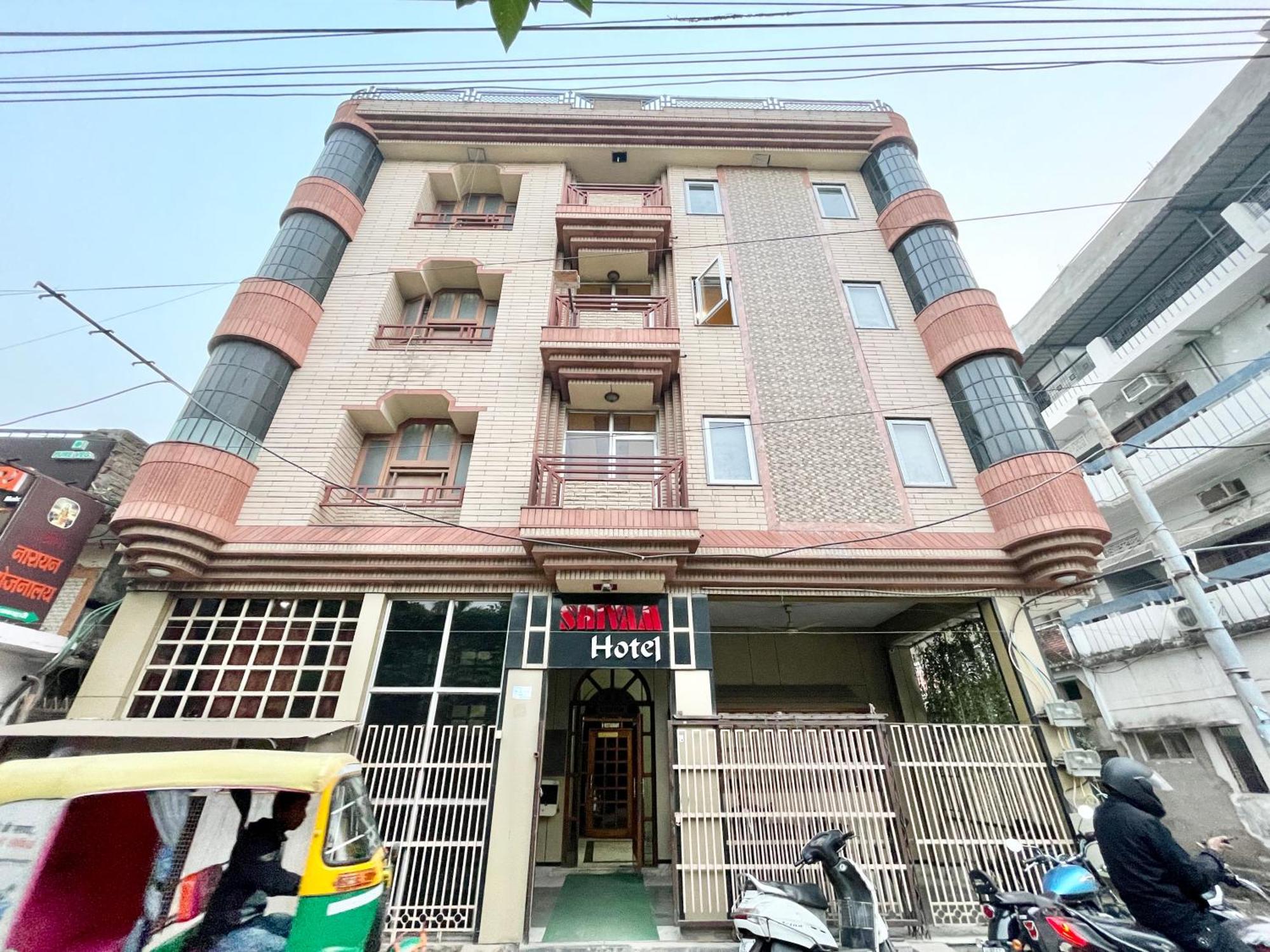 Hotel Shivam ! Varanasi होटल शिवम హోటల్ శివం ஹோட்டல் சிவம் Foreigner'S Choice ! Fully Air-Conditioned Hotel With Lift & Parking Availability, Near Kashi Vishwanath Temple, And Ganga Ghat, Best Hotel In Varanasi 2 Exterior foto