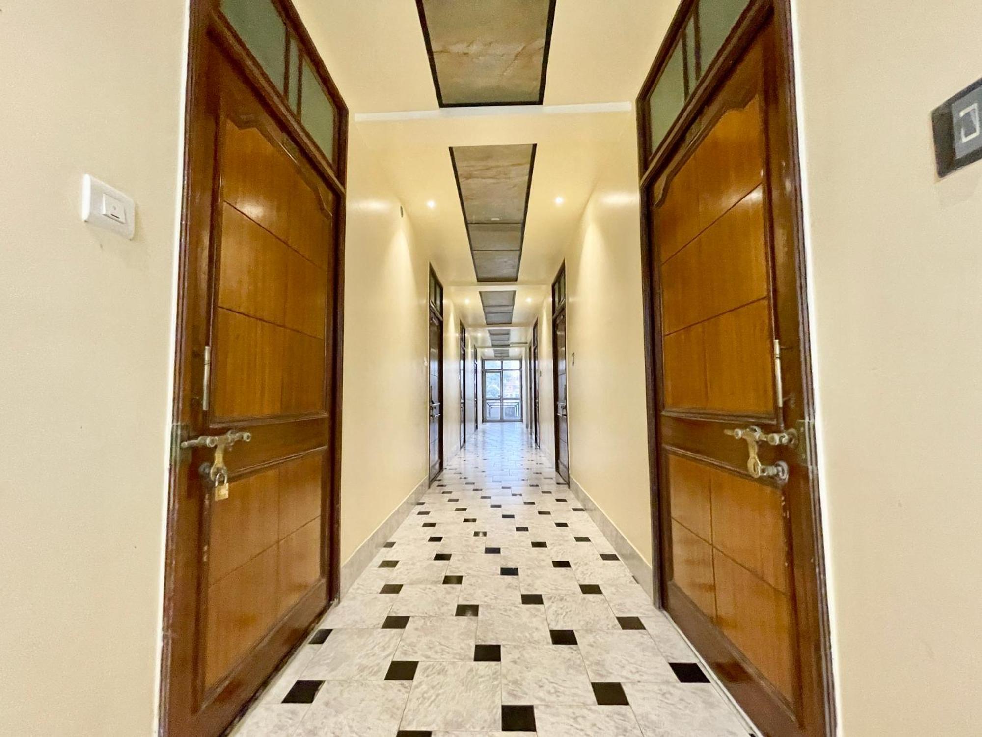 Hotel Shivam ! Varanasi होटल शिवम హోటల్ శివం ஹோட்டல் சிவம் Foreigner'S Choice ! Fully Air-Conditioned Hotel With Lift & Parking Availability, Near Kashi Vishwanath Temple, And Ganga Ghat, Best Hotel In Varanasi 2 Exterior foto