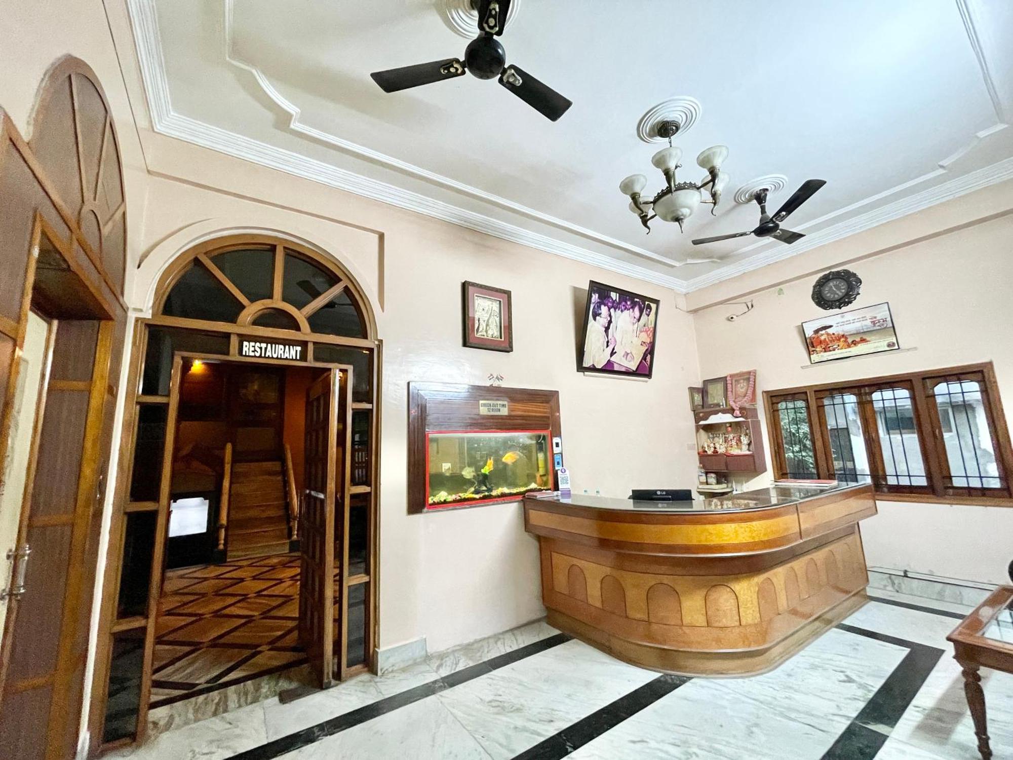 Hotel Shivam ! Varanasi होटल शिवम హోటల్ శివం ஹோட்டல் சிவம் Foreigner'S Choice ! Fully Air-Conditioned Hotel With Lift & Parking Availability, Near Kashi Vishwanath Temple, And Ganga Ghat, Best Hotel In Varanasi 2 Exterior foto