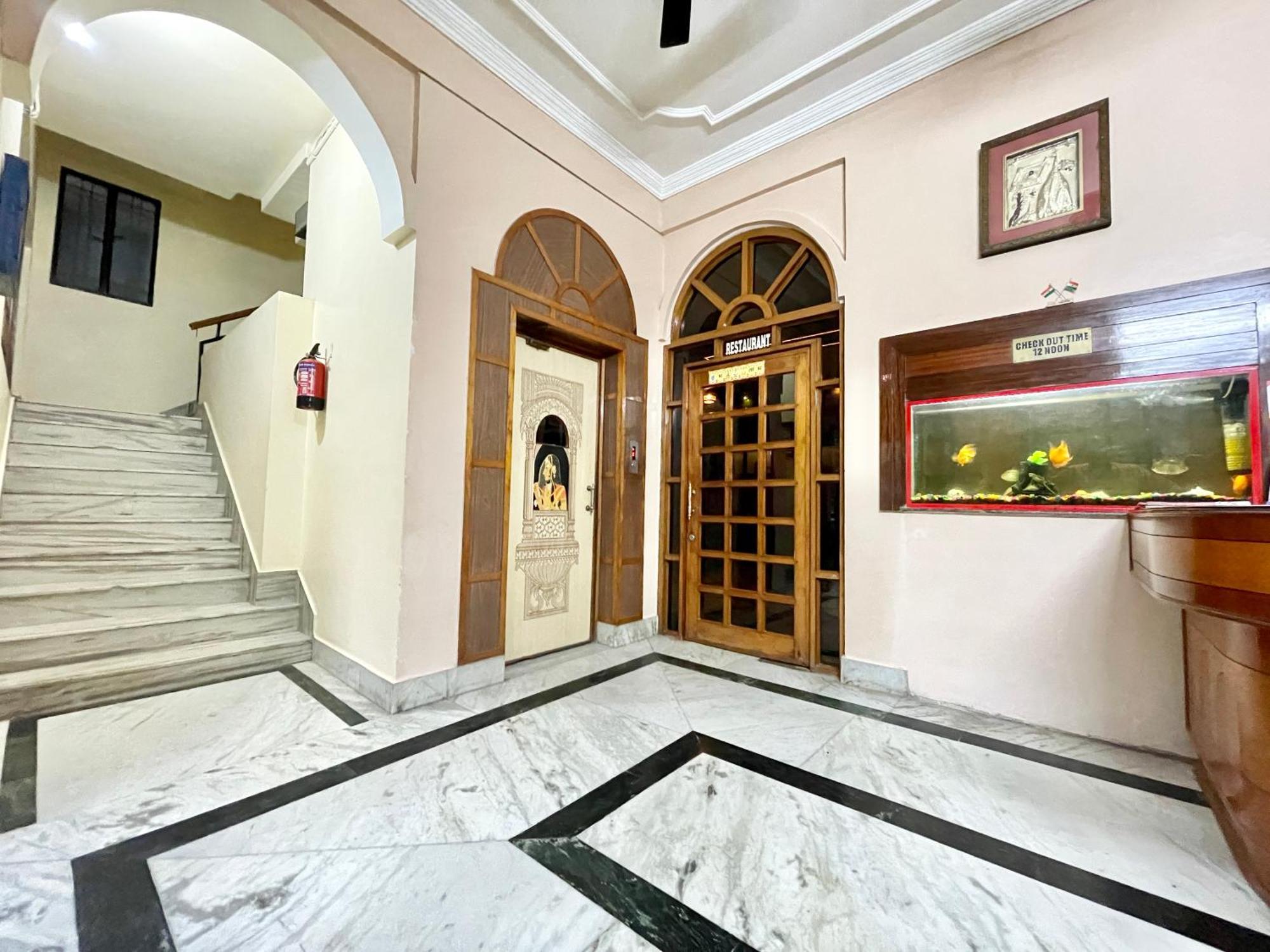Hotel Shivam ! Varanasi होटल शिवम హోటల్ శివం ஹோட்டல் சிவம் Foreigner'S Choice ! Fully Air-Conditioned Hotel With Lift & Parking Availability, Near Kashi Vishwanath Temple, And Ganga Ghat, Best Hotel In Varanasi 2 Exterior foto