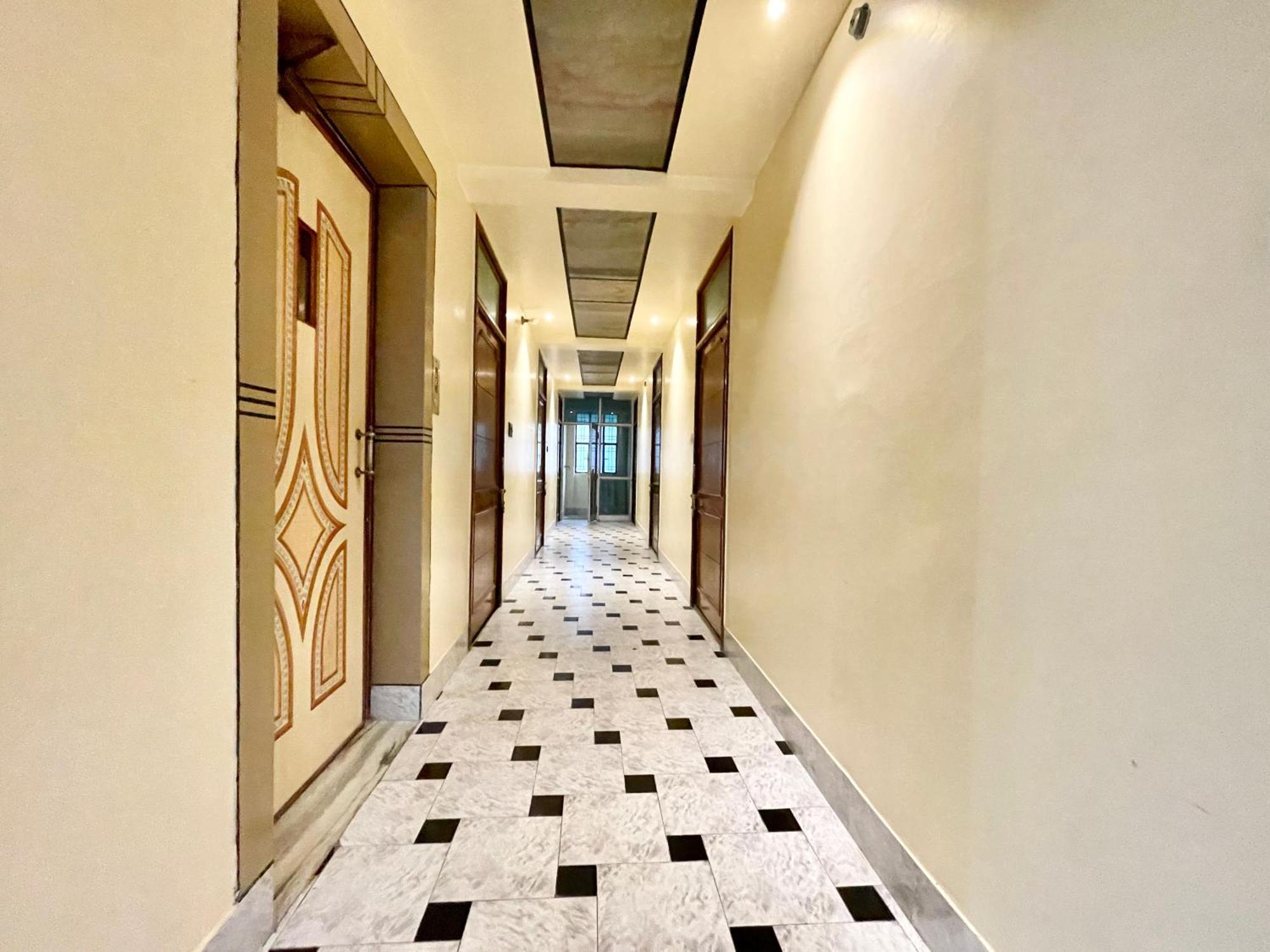 Hotel Shivam ! Varanasi होटल शिवम హోటల్ శివం ஹோட்டல் சிவம் Foreigner'S Choice ! Fully Air-Conditioned Hotel With Lift & Parking Availability, Near Kashi Vishwanath Temple, And Ganga Ghat, Best Hotel In Varanasi 2 Exterior foto