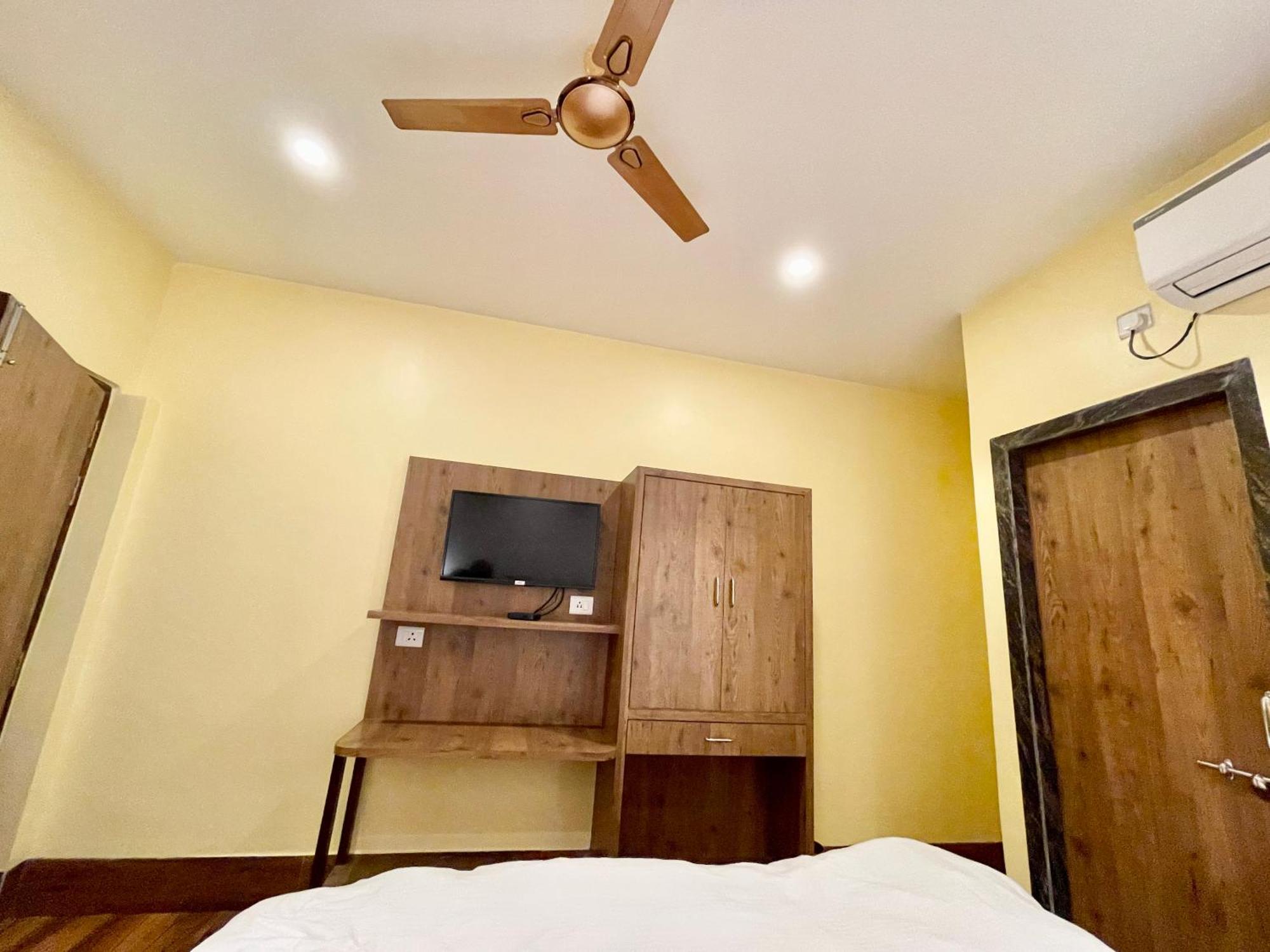 Hotel Shivam ! Varanasi होटल शिवम హోటల్ శివం ஹோட்டல் சிவம் Foreigner'S Choice ! Fully Air-Conditioned Hotel With Lift & Parking Availability, Near Kashi Vishwanath Temple, And Ganga Ghat, Best Hotel In Varanasi 2 Exterior foto