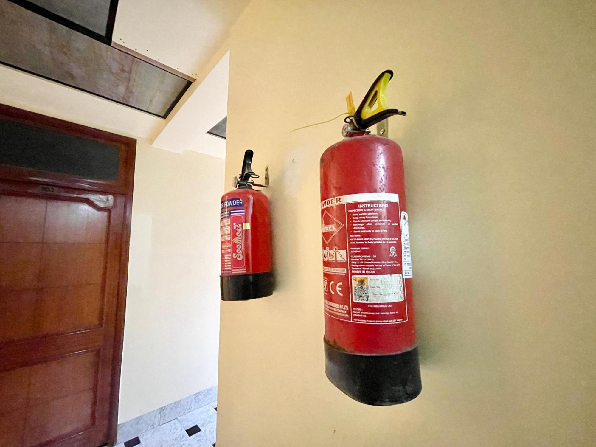 Hotel Shivam ! Varanasi होटल शिवम హోటల్ శివం ஹோட்டல் சிவம் Foreigner'S Choice ! Fully Air-Conditioned Hotel With Lift & Parking Availability, Near Kashi Vishwanath Temple, And Ganga Ghat, Best Hotel In Varanasi 2 Exterior foto