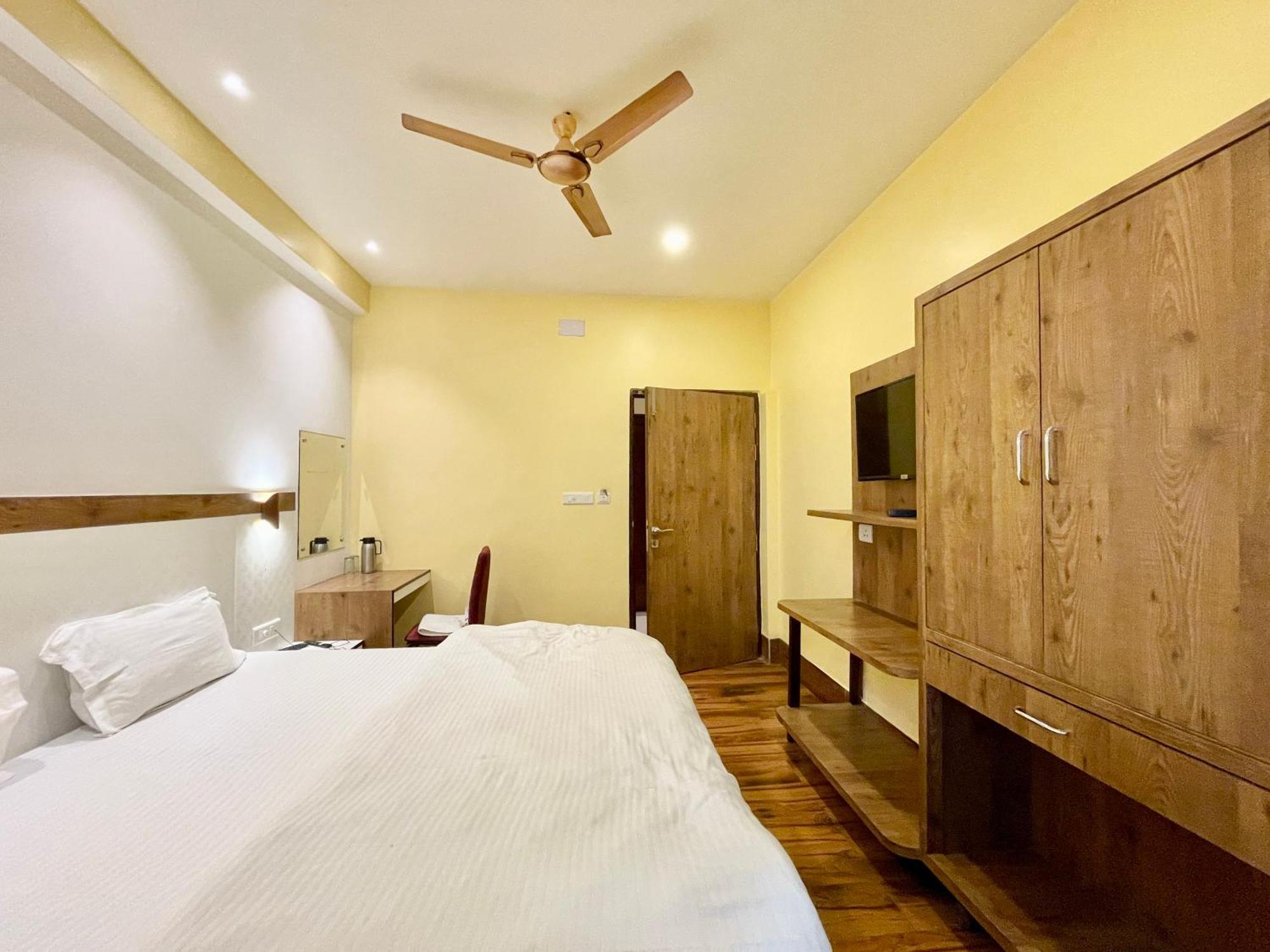Hotel Shivam ! Varanasi होटल शिवम హోటల్ శివం ஹோட்டல் சிவம் Foreigner'S Choice ! Fully Air-Conditioned Hotel With Lift & Parking Availability, Near Kashi Vishwanath Temple, And Ganga Ghat, Best Hotel In Varanasi 2 Exterior foto