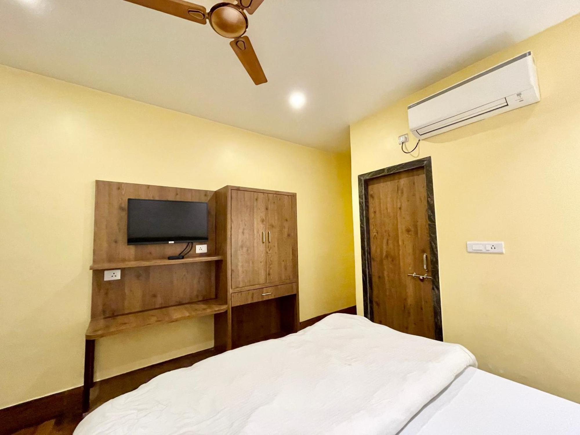 Hotel Shivam ! Varanasi होटल शिवम హోటల్ శివం ஹோட்டல் சிவம் Foreigner'S Choice ! Fully Air-Conditioned Hotel With Lift & Parking Availability, Near Kashi Vishwanath Temple, And Ganga Ghat, Best Hotel In Varanasi 2 Exterior foto